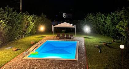 Super Villa met 5 Slaapkamers, max 10 Pers, Groot Privé Zwembad & Heerlijke Tuin