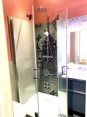Shower, hair dryer, towels, soap - Ferienwohnung "me3" (Mettmann)