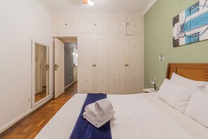 3 bedrooms, desk, iron/ironing board, free WiFi