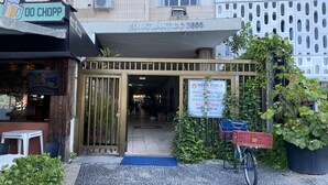 A building entrance with a sign for 'ED. ATLANTICO 3806'.