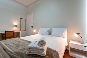 2 bedrooms, iron/ironing board, travel cot, free WiFi