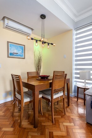 Dining - Copacabana ideal for couples | RPP913 (Rio de Janeiro)