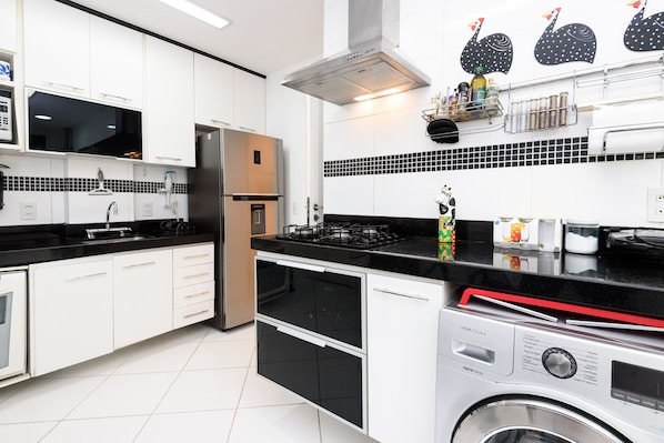 Fridge, microwave, stovetop, coffee/tea maker