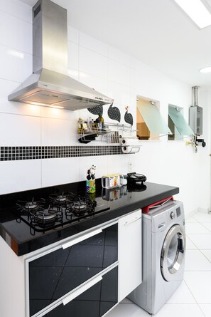 Fridge, microwave, stovetop, coffee/tea maker