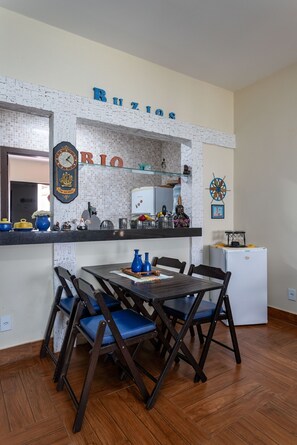 Dining - Apart Hotel | BUZ215 (Armação dos Búzios)