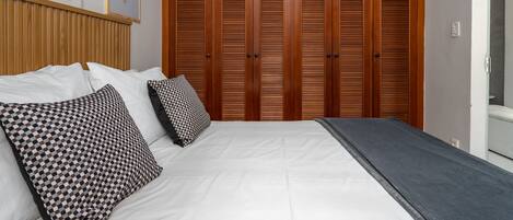 1 chambre, fer et planche à repasser, Wi-Fi gratuit, draps fournis