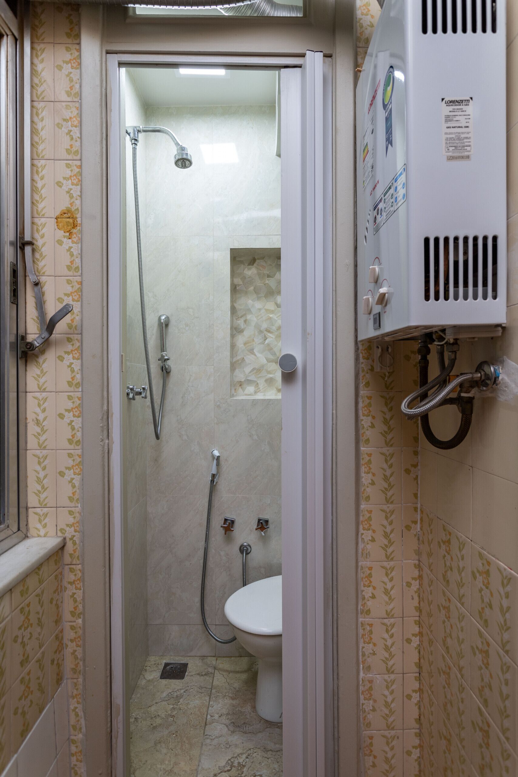 Shower, hair dryer, towels, shampoo