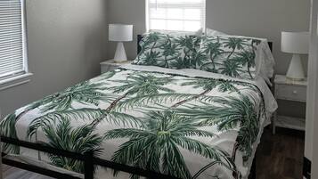 3 bedrooms, iron/ironing board, WiFi, bed sheets