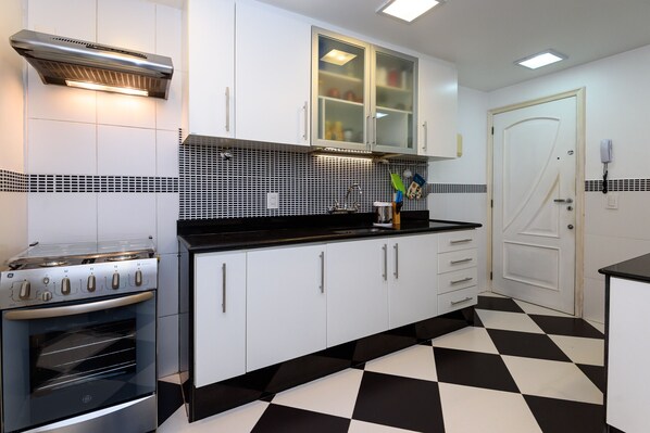 Fridge, microwave, stovetop, coffee/tea maker