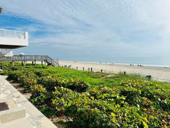 Liegestühle, Strandtücher