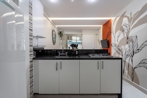 Fridge, microwave, stovetop, coffee/tea maker