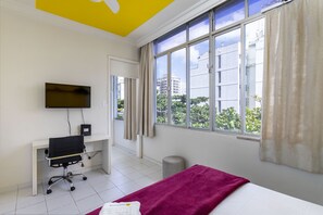 1 habitación, tabla de planchar con plancha, wifi gratis y ropa de cama