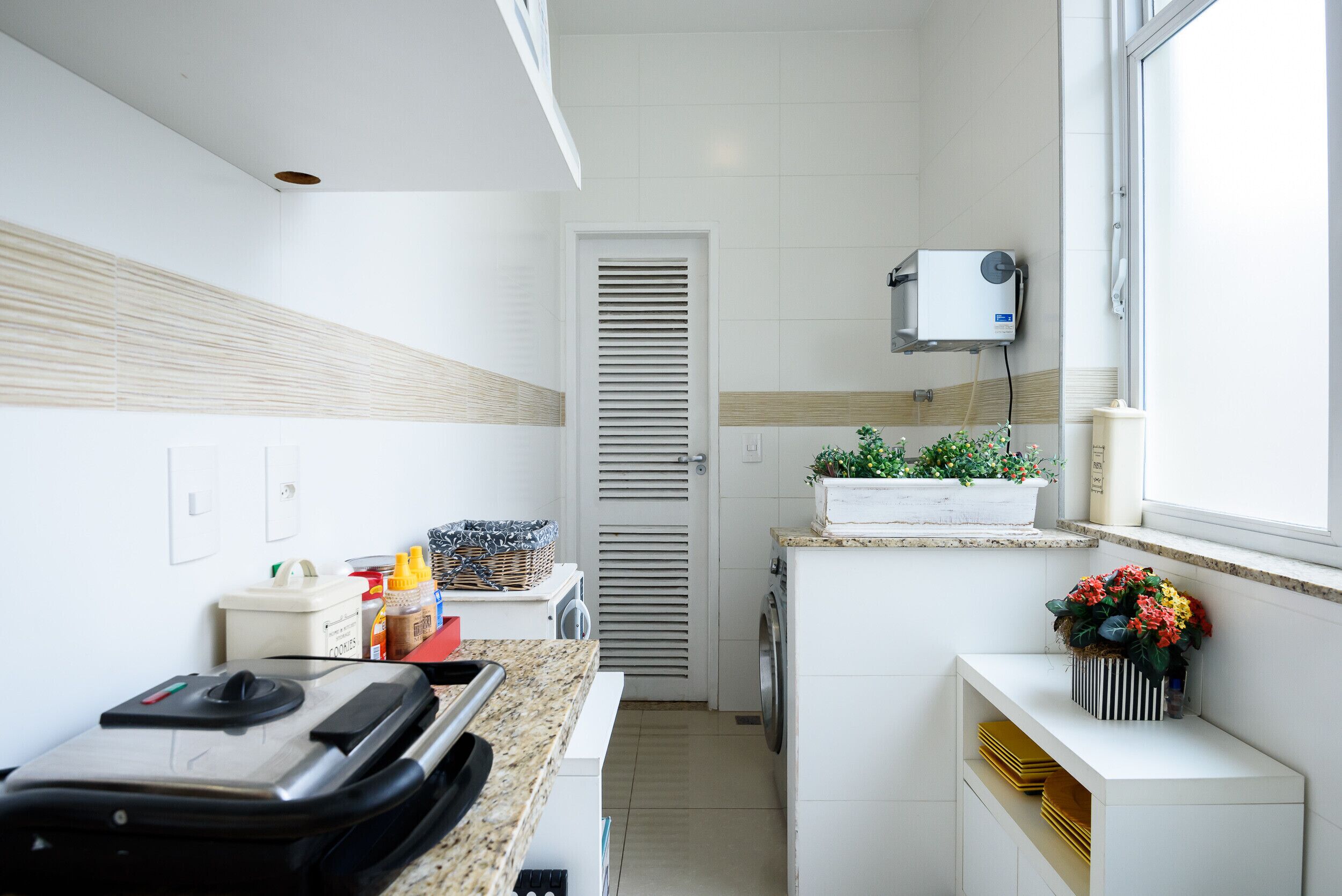 Frigorifero, microonde, piano cottura, macchina per tè/caffè