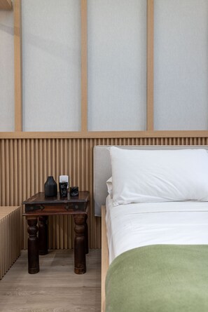 A neatly arranged hotel room with a bed, a bedside table, and a nightstand. - Perfect for couples in Ipanema | VP802 (Rio de Janeiro)