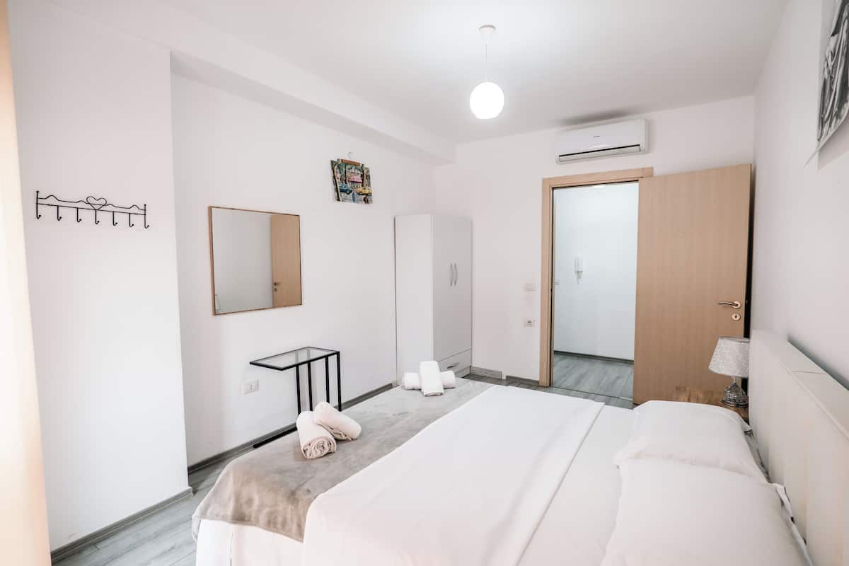 Departamento, 2 habitaciones | Escritorio, insonorización, wifi gratis y ropa de cama