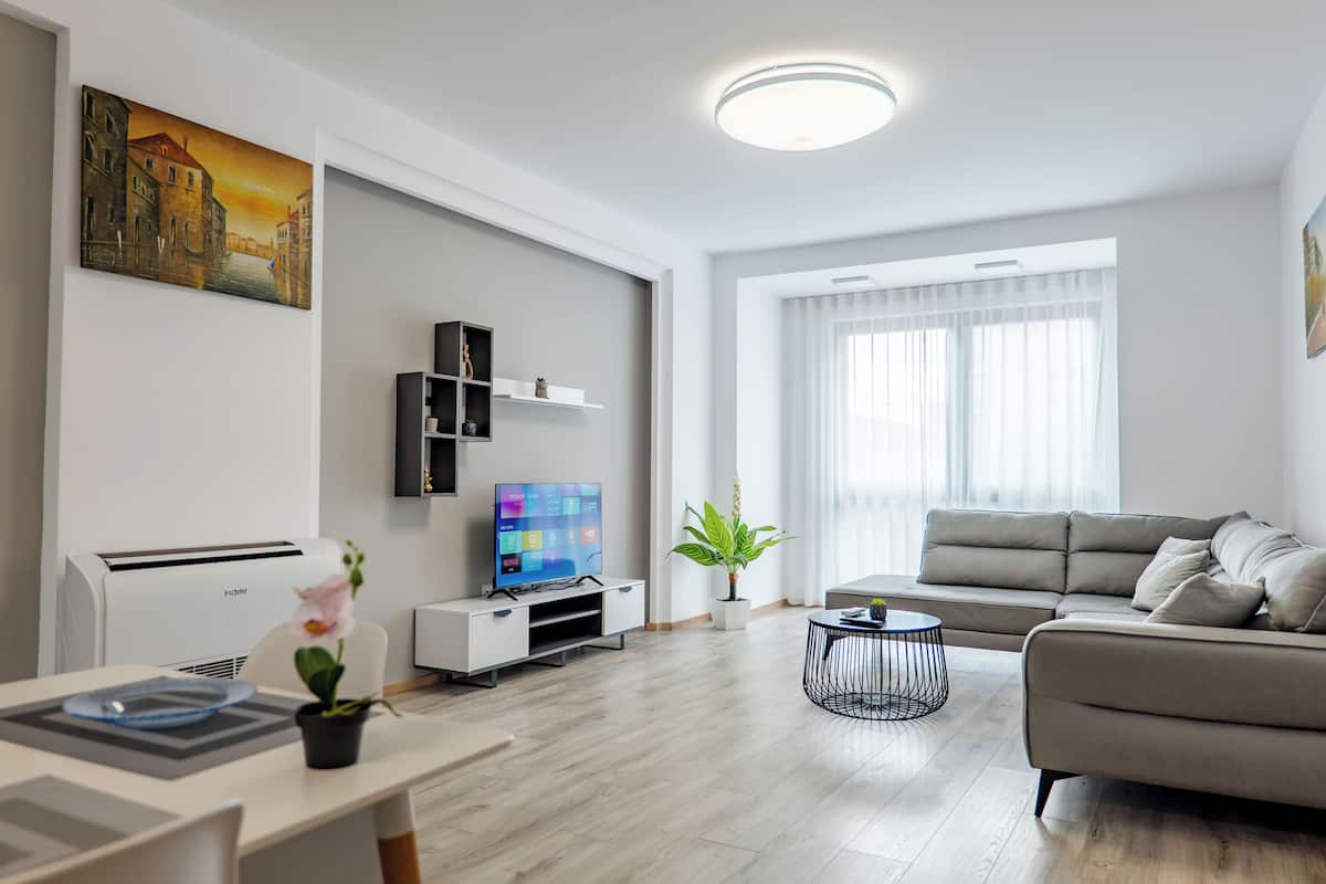 Apartment, 3 Bedrooms | Living area | 42-inch Smart TV with cable channels