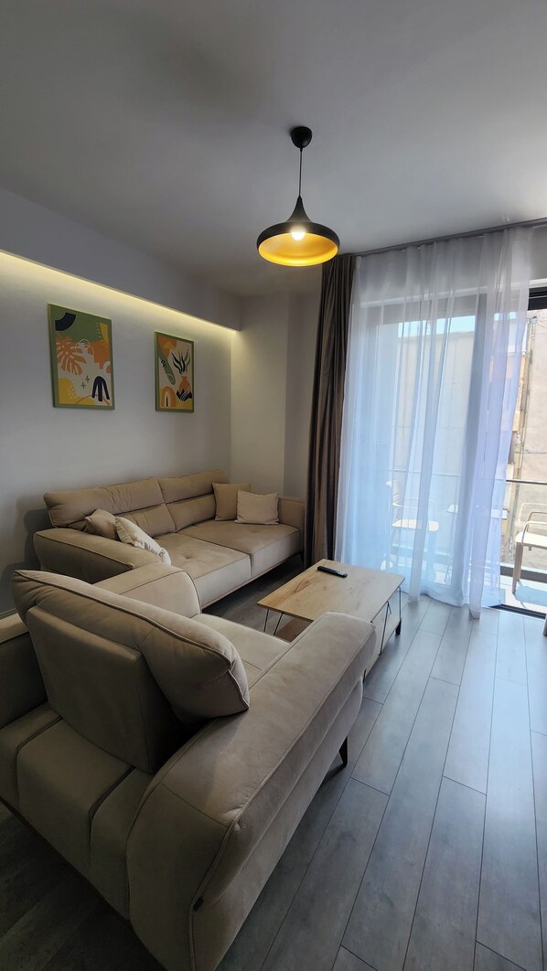 Apartment, 1 Bedroom, Balcony | Living area