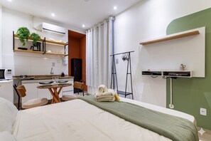 Iron/ironing board, free WiFi, bed sheets