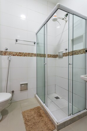 Shower, hair dryer, towels, shampoo