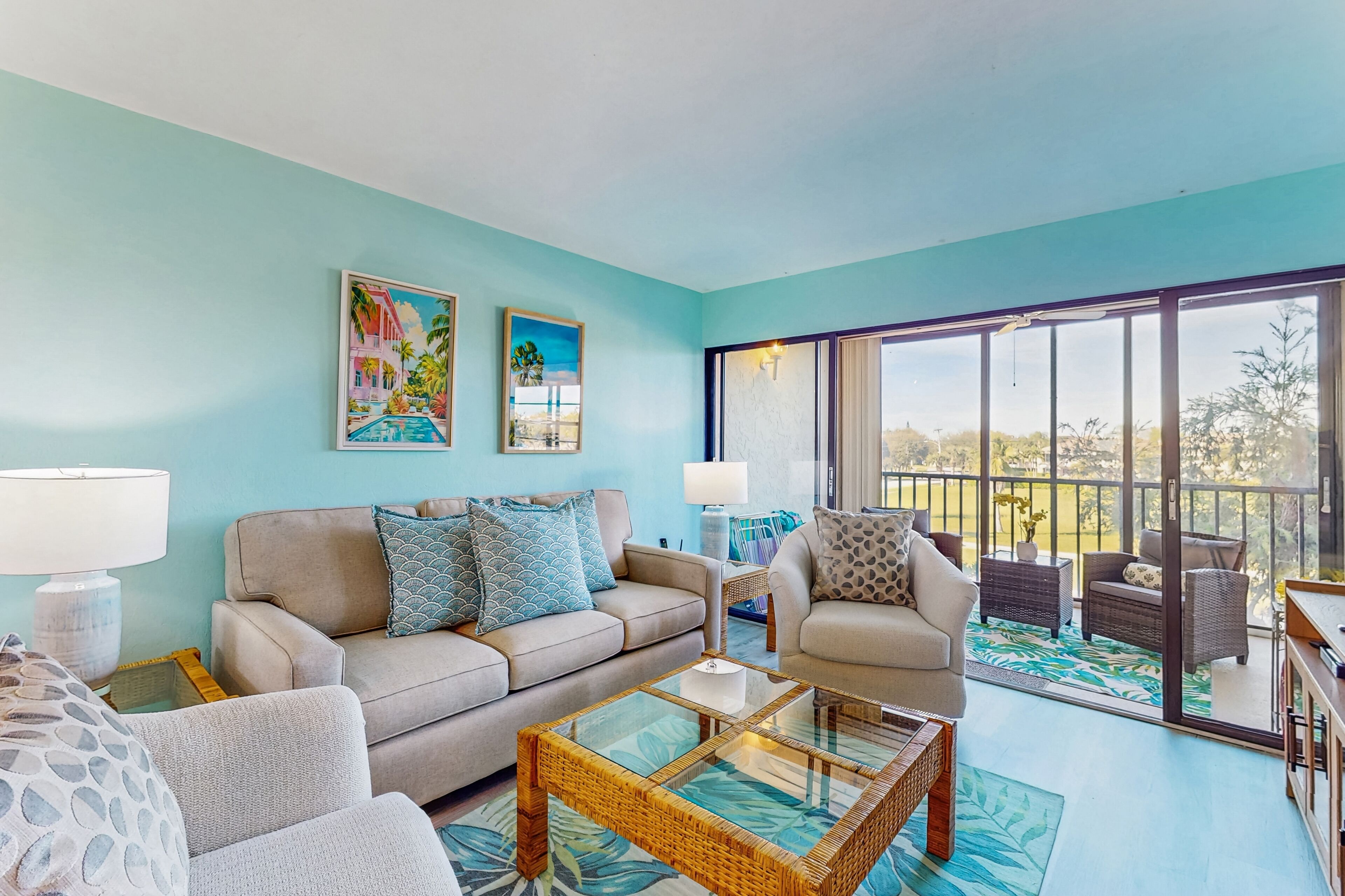 TV, DVD-spiller og bøker