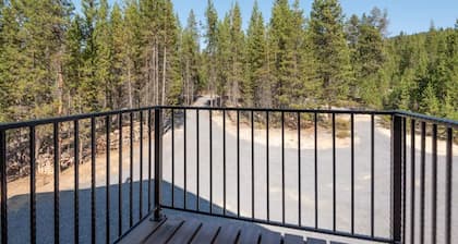 Newly Constructed Apartment in Prime Location!