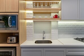 Fridge, microwave, oven, stovetop