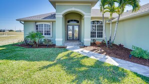 Exterior - Cozy Cape Coral Home: 8 Mi to Marina! (Cape Coral)