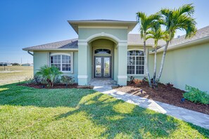 Exterior - Cozy Cape Coral Home: 8 Mi to Marina! (Cape Coral)