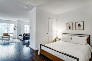 Desk, iron/ironing board, WiFi, bed sheets