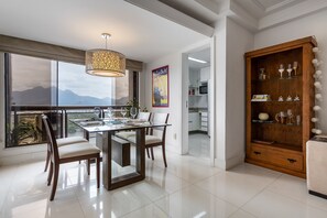 Dining - Coverage in Barra da Tijuca for 6 people | LC2207 (Rio de Janeiro)