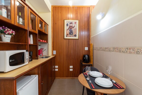 Fridge, microwave, coffee/tea maker, cookware/dishes/utensils