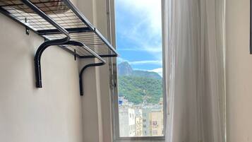 1 habitación, tabla de planchar con plancha, wifi gratis y ropa de cama