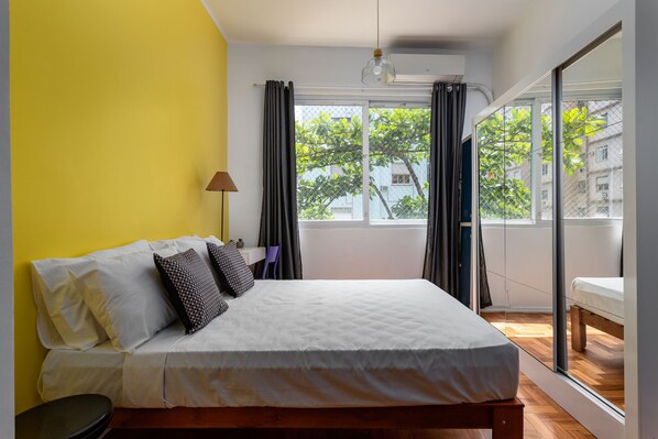 Iron/ironing board, free WiFi, bed sheets