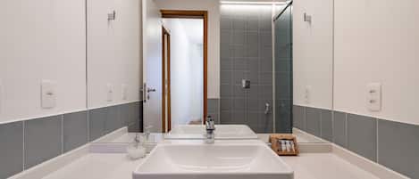 Shower, hair dryer, towels, shampoo