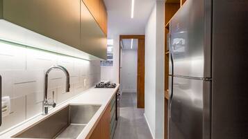 Refrigerador, microondas, horno y cafetera y tetera