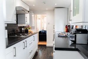 Fridge, microwave, oven, stovetop - Corner Pin Cottage, stunning house..right in the heart of Whitstable (Whitstable)