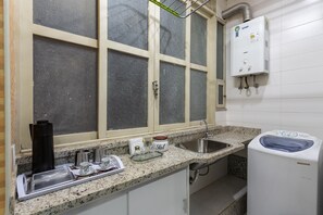 Réfrigérateur, micro-ondes, four, lave-vaisselle