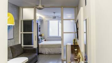 1 habitación, tabla de planchar con plancha, wifi gratis y ropa de cama