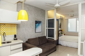 1 habitación, tabla de planchar con plancha, wifi gratis y ropa de cama