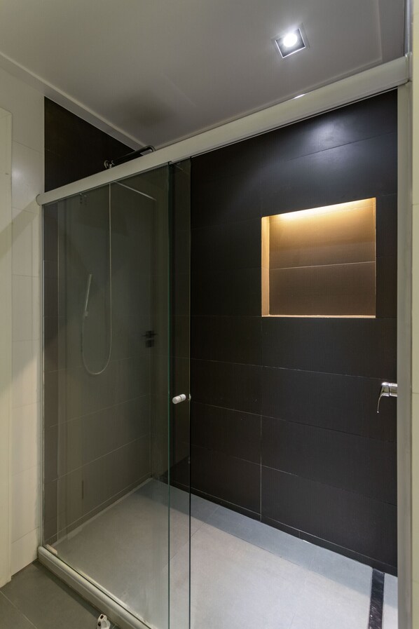 Spa - Modern in Ipanema | Great for families | RE406 Z2 (Rio de Janeiro)