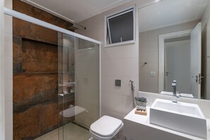 Shower, hair dryer, towels, shampoo