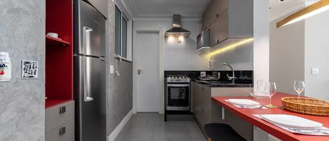 Réfrigérateur, micro-ondes, four, cafetière/bouilloire