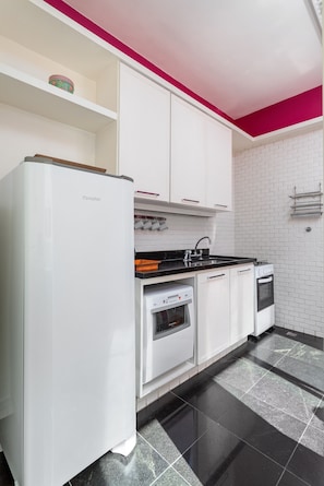 Refrigerador, microondas, horno y lavavajillas