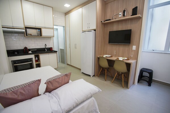 Iron/ironing board, free WiFi, bed sheets