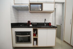 Fridge, microwave, oven, coffee/tea maker