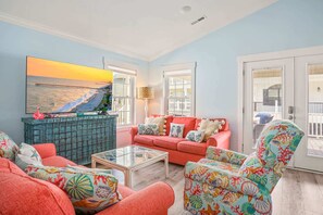 TV, offices - Remodeled 3BR w/ Deck Hangout | W/ Limo Golf Cart | Site 8016 (Myrtle Beach)