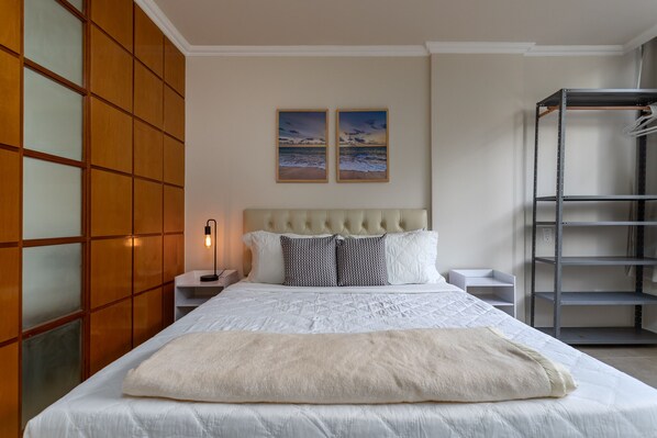 Iron/ironing board, free WiFi, bed sheets