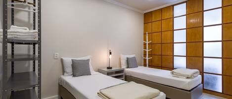 Bügeleisen/Bügelbrett, kostenloses WLAN, Bettwäsche