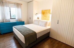 2 bedrooms, iron/ironing board, free WiFi, bed sheets