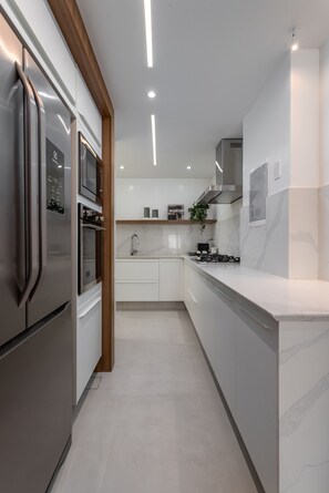 Fridge, microwave, oven, coffee/tea maker